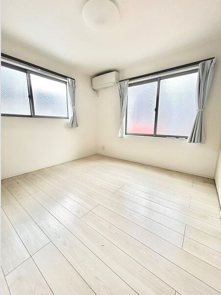 若宮町１丁目戸建の寝室