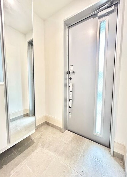 若宮町１丁目戸建の玄関