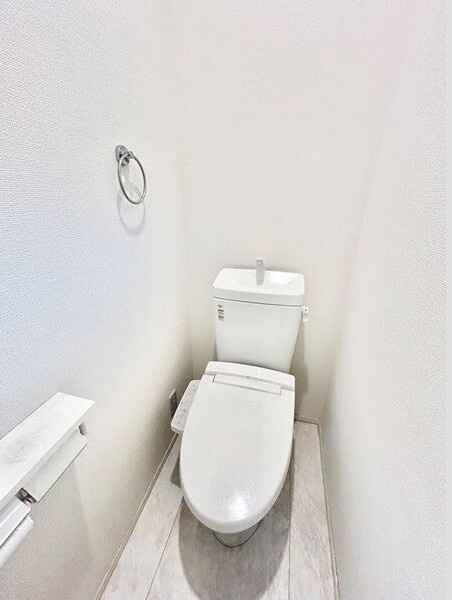 若宮町１丁目戸建のトイレ