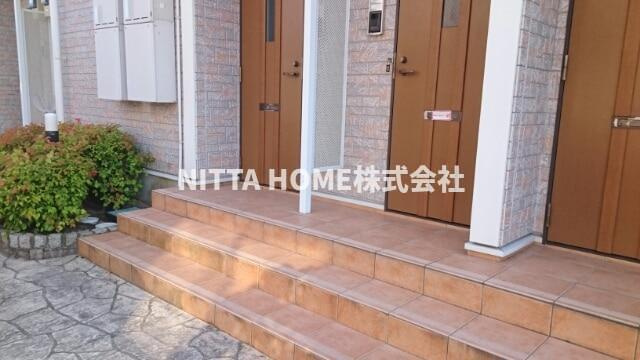 オルテンシアⅠのその他共用部分|清潔感のあるエントランスです◆