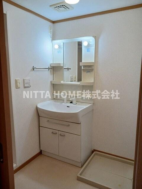 オルテンシアⅠの洗面所|シャワー付きの洗面台朝の準備も楽々です◆