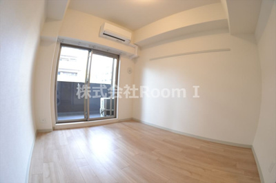 【居間・リビング】 | プレサンス心斎橋ブライト | ゆったり過ごせるリビングです
※反転タイプ