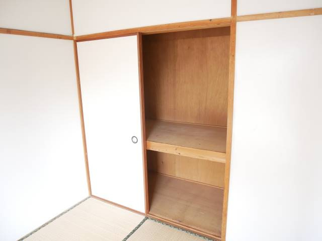 【収納】 | 客間としても便利な畳部屋に収納付き。来客用の布団や荷物もすっきり収納できます。