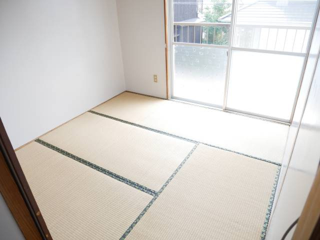 【和室】 | ゆったりと落ち着いた時間が流れる和室付き。来客用やくつろぎスペースにも最適です。