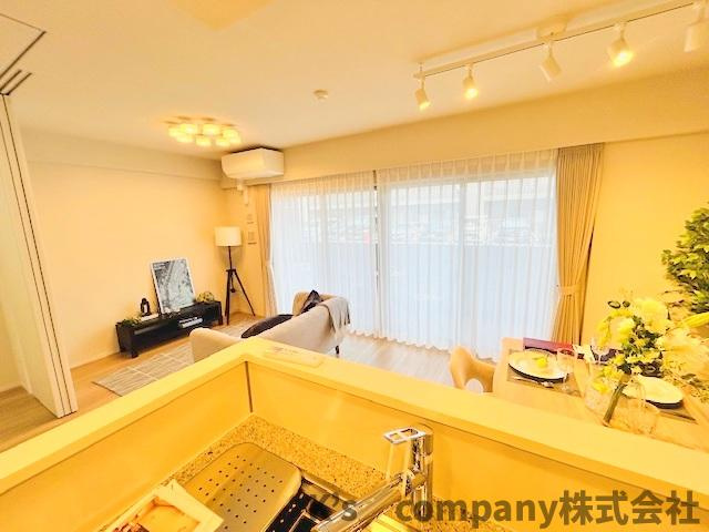 茅ヶ崎市中海岸3丁目　クリオ茅ヶ崎中海岸グランヴィラの居間・リビング|小さなお子様のいるご家庭は、お子さまを見守りながら家事ができ便利です◇