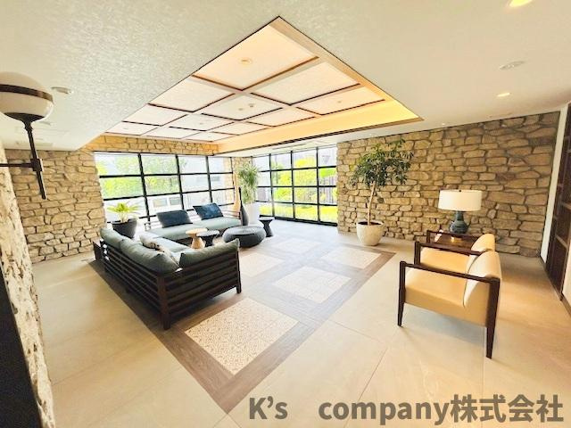 茅ヶ崎市中海岸3丁目　クリオ茅ヶ崎中海岸グランヴィラのその他共用部分|エントランスを入ると住居者が利用できるロビー☆