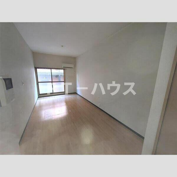 メゾンヒルサイドの居間・リビング