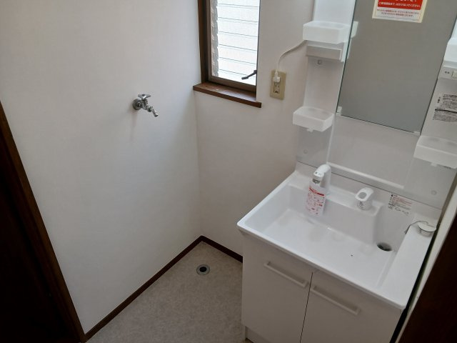 寄居町富田 中古戸建の洗面所|リフォーム済みなのでとても綺麗です