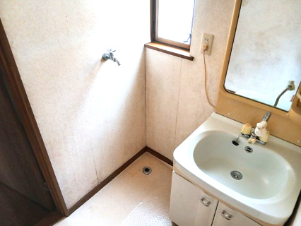 寄居町富田 中古戸建の洗面所