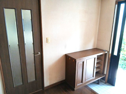 寄居町富田 中古戸建の玄関