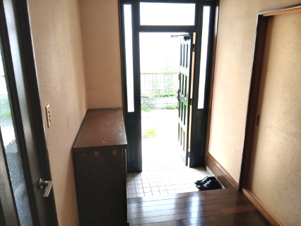 寄居町富田 中古戸建の玄関
