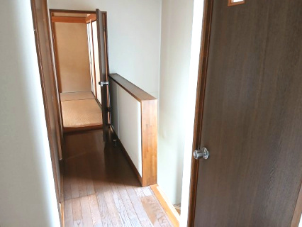 寄居町富田 中古戸建の内装|２階 廊下