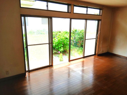 寄居町富田 中古戸建の居間・リビング