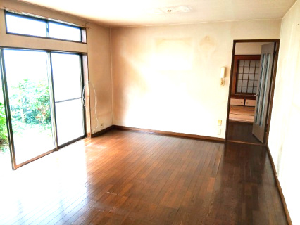 寄居町富田 中古戸建の居間・リビング