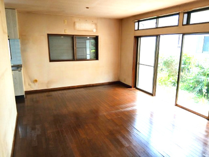 寄居町富田 中古戸建の居間・リビング