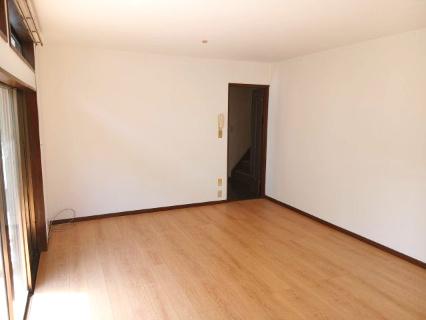 寄居町富田 中古戸建の居間・リビング|リフォーム済み