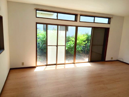 寄居町富田 中古戸建の居間・リビング|リフォーム済み