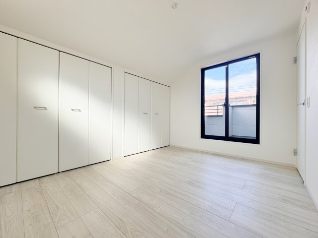 練馬区石神井台3丁目 全6棟 5号棟の洋室|2階6帖洋室は壁面ワイドな収納が魅力的です(5号棟)