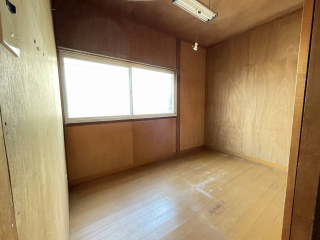 【洋室】 | 中古一戸建　高知市朝倉丙 | 1階納戸