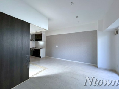 【居間・リビング】 | GRANDUKE松原cuore | こちらのリビングで趣味の時間をお楽しみください