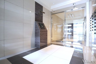 【エントランス】 | GRANDUKE松原cuore | 落ち着いたエントランスです