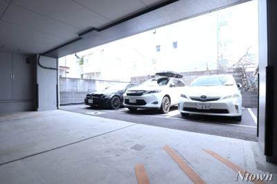 【駐車場】 | GRANDUKE松原cuore | 駐車場があるので、車を買う予定の方も安心です