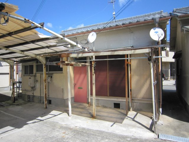 白水平屋