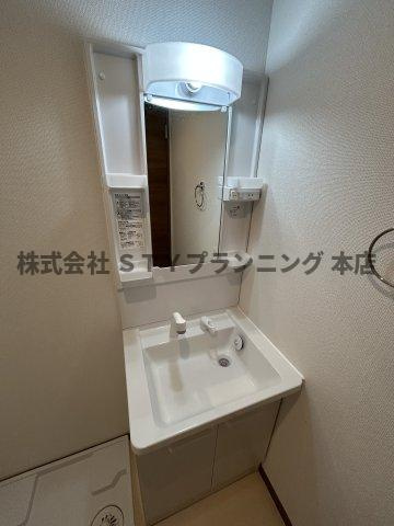 仲介手数料０円！フィオーレ中前田の独立洗面台