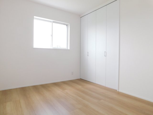 清須市西市場４丁目の新築一戸建の洋室|◇洋室◇　　明るい洋室５．９帖　全居室収納完備！