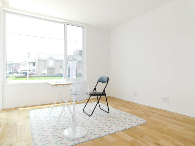 清須市西市場４丁目の新築一戸建の居間・リビング|◇リビング◇　　南面で明るく広いリビング２１．２帖　インテリアが楽しめるワイドリビング♪　