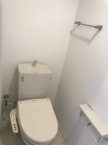 レジデンシア岩崎のトイレ|ゆったりとした空間のトイレです
