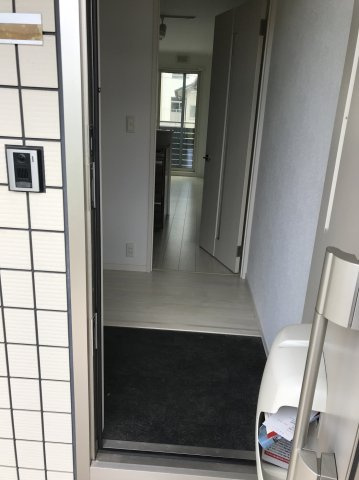 レジデンシア岩崎の玄関|おしゃれな内装です