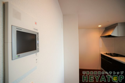 【セキュリティ】 | ヴィルクレア桜山 | モニター付きドアホンで安心確認（同仕様写真）