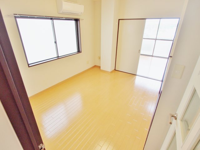 ツボタビルⅡの居間・リビング