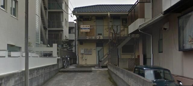 コーポタカの玄関