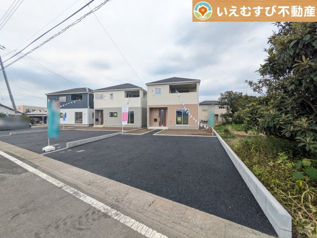 Cradle garden　深谷市武蔵野第2の駐車場|2台駐車可能なスペース完備
しっかり舗装してある駐車スペースで天気が悪く足元が悪い日でも乗り降りしやすい♪