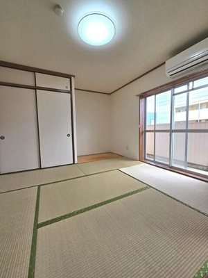 【内装】 | アムールチュラ | 明るい室内です