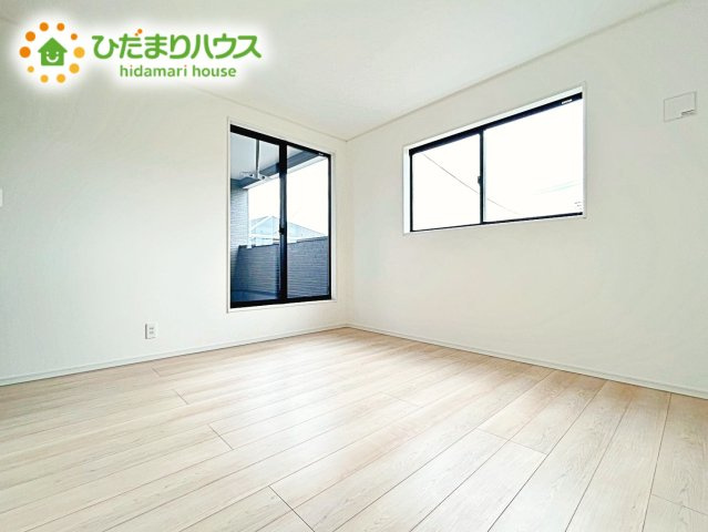 【寝室】 | 笠間市平町第4　新築戸建　1号棟 | バルコニーに面していて、たっぷり光りの入る明るい主寝室です！