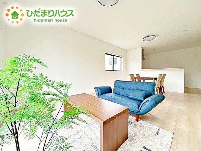 【居間・リビング】 | 笠間市平町第4　新築戸建　1号棟 | 開放感あるLDKを確保！家族が集まるリビングはゆったり過ごしリフレッシュする場として居心地の良い空間にしたいですね。