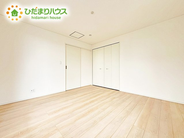 【寝室】 | 笠間市平町第4　新築戸建　2号棟 | 大きなベッドを置いても余裕の広さの主寝室♪♪