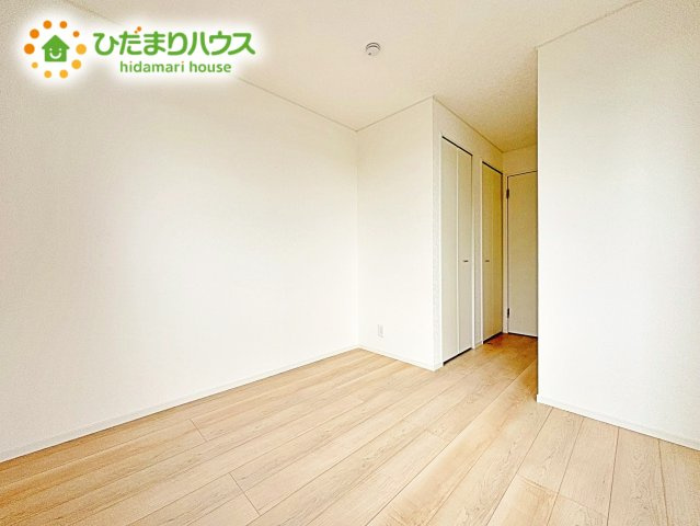 【洋室】 | 笠間市平町第4　新築戸建　2号棟 | 明るい色の床なので、どんな家具でもマッチします☆彡