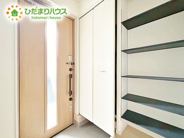 【玄関】 | 笠間市平町第4　新築戸建　2号棟 | 使い勝手の良い大きなシューズボックス☆乱雑になりがちな玄関をスッキリ見せてくれます！
