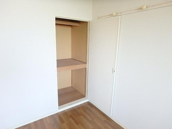 和泉市池上町２丁目のハイツの収納