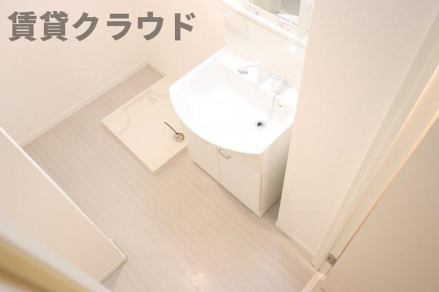 エヴァンコートⅣの洗面所|ゆったりとスペースのある洗面所