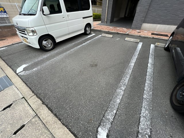 ポーシェガーデン３の駐車場