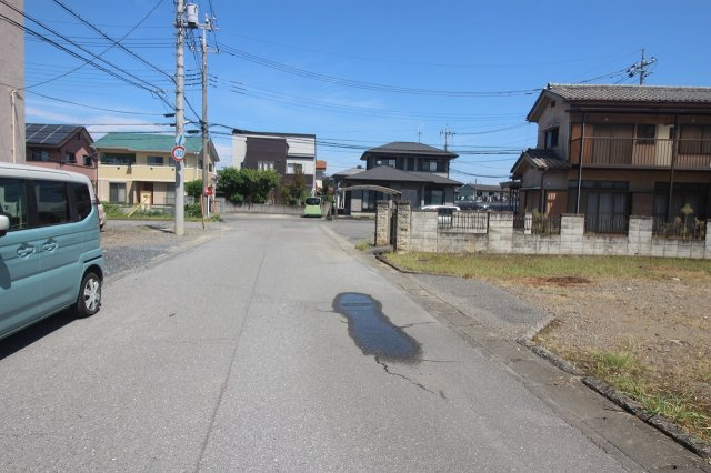 栃木市城内町2丁目の前面道路含む現地写真|北西側道路（2025年9月撮影）
