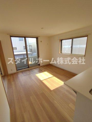 ファミリアーレ金屋の居間・リビング