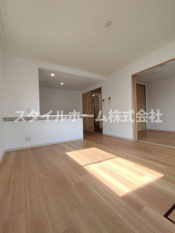 ファミリアーレ金屋の居間・リビング