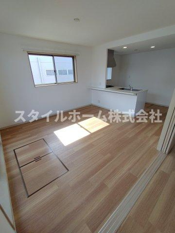 ファミリアーレ金屋の居間・リビング