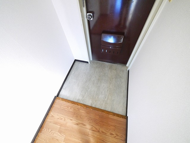 グランドライフ秋篠の玄関